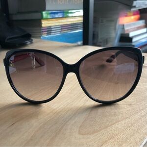 Gucci Women's Sunglasses with Black Frame